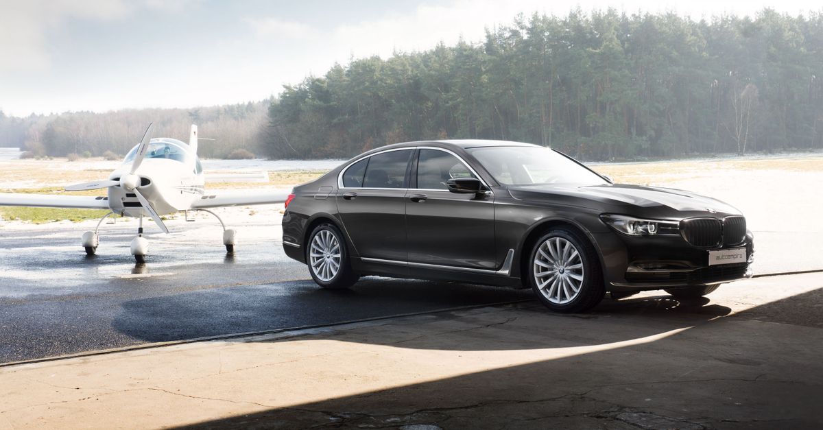 Experience Unmatched Comfort and Reliability with SD-LIMO's San Diego Airport Transfers and Chauffeur Services